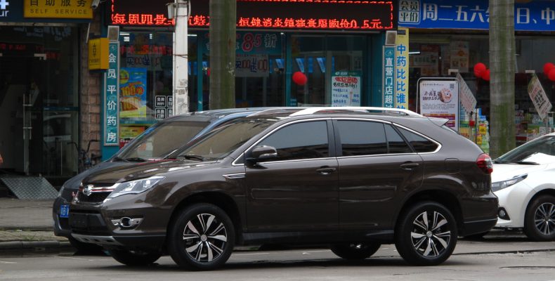 Hoci mnohí vodiči ešte stále považujú vozidlá z Číny za neobvyklé, v niekoľkých európskych krajinách už tieto autá jazdia bežne.